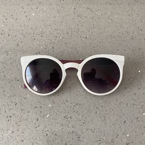 QUAY AUSTRALIA Kosha .8.9 white frames pink blue Sunglasses